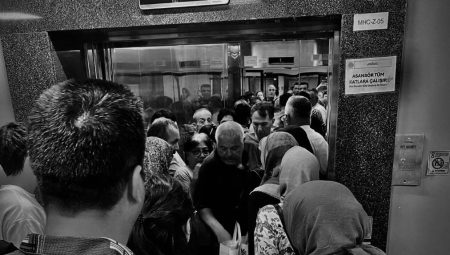 Bayraklı Şehir Hastanesi’nde Yoğun Bakım İsyanı: Merdivenler Bile Kilitli!