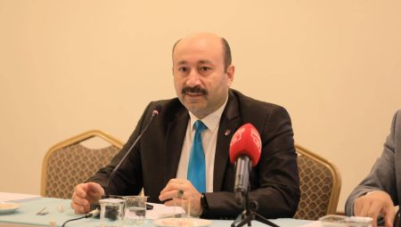 İzmir’de Yetkinin Adı Sağlık Sen Oldu